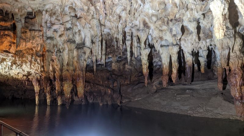 stalaktites-sphlaia-Ellada